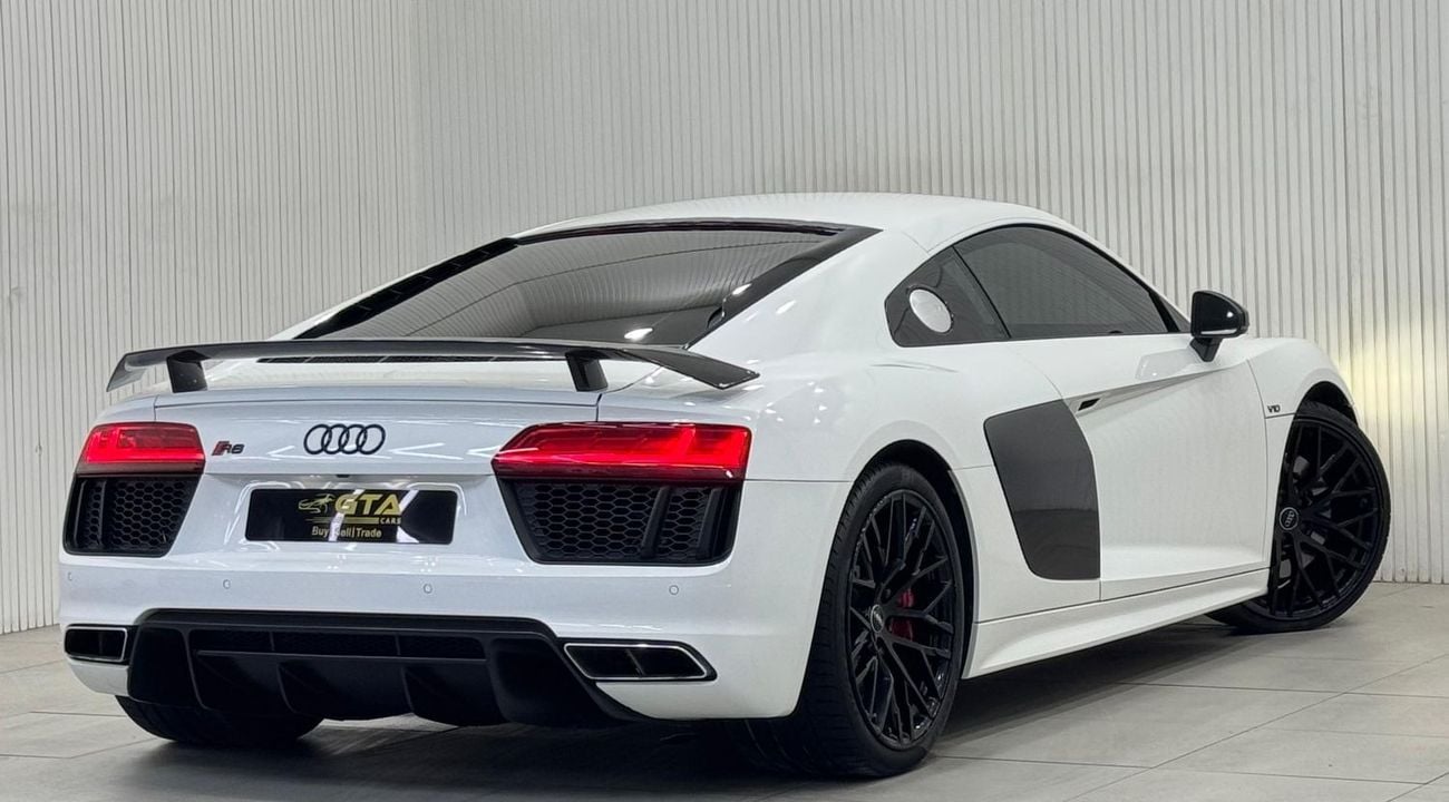 Audi R8 Sport Black Edition V10 (540 HP) 2018 Audi R8 Sport Black Edition V10, Warranty, Full Audi Service H