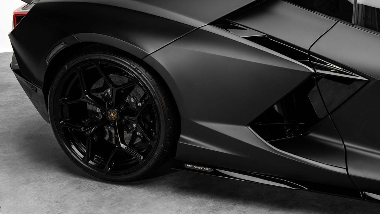 لامبورغيني ريفويلتو - 2025 - GCC Specs - Under 5-Year Warranty and Service Contract