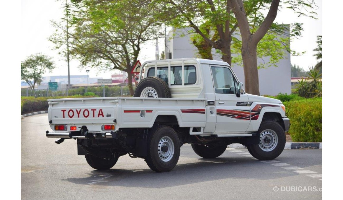 تويوتا لاند كروزر بيك آب 79 Single Cab Pickup LX V6 4.0L Petrol 4WD Manual Transmission