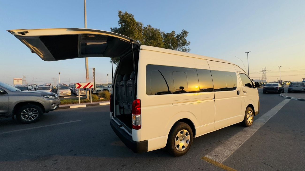 Toyota Hiace PREMIUM CONDITION | 2.5L DIESEL | MANUAL TRANSMISSION | 14 SEATERS
