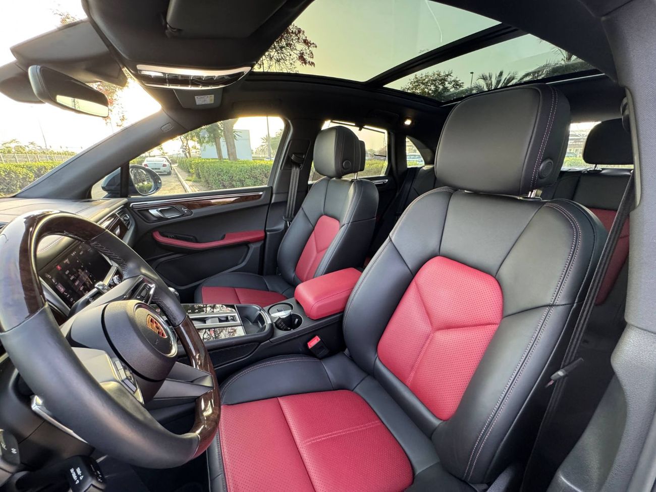 Porsche Macan Std 2.0L (252 HP) GCC SPEC UNDER WARRANTY NEAT AND CLEAN