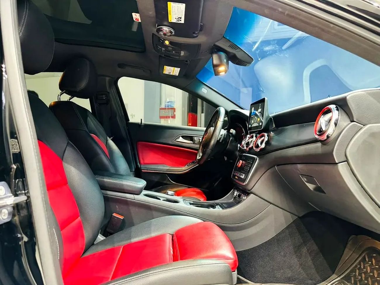 مرسيدس بنز GLA 250 Std 2.0L (208 HP)