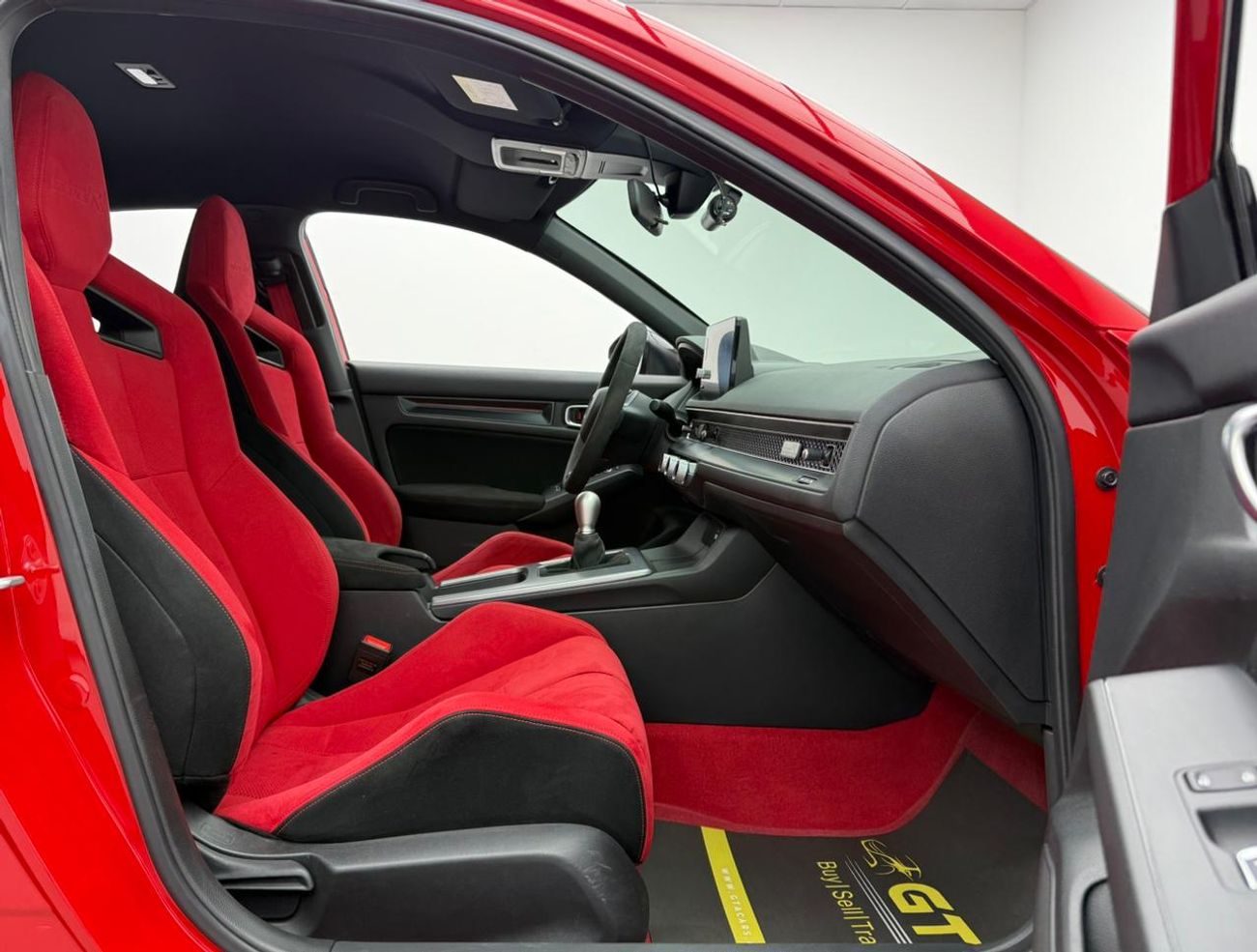 هوندا سيفيك تايب آر 2.0L MT 2023 Honda Civic Type R ,Honda Warranty+Service Contract ,Full Honda Service history ,GCC