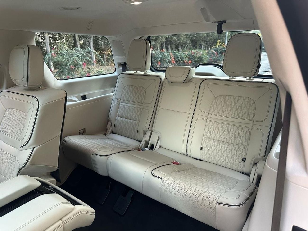 Lincoln Navigator BASE