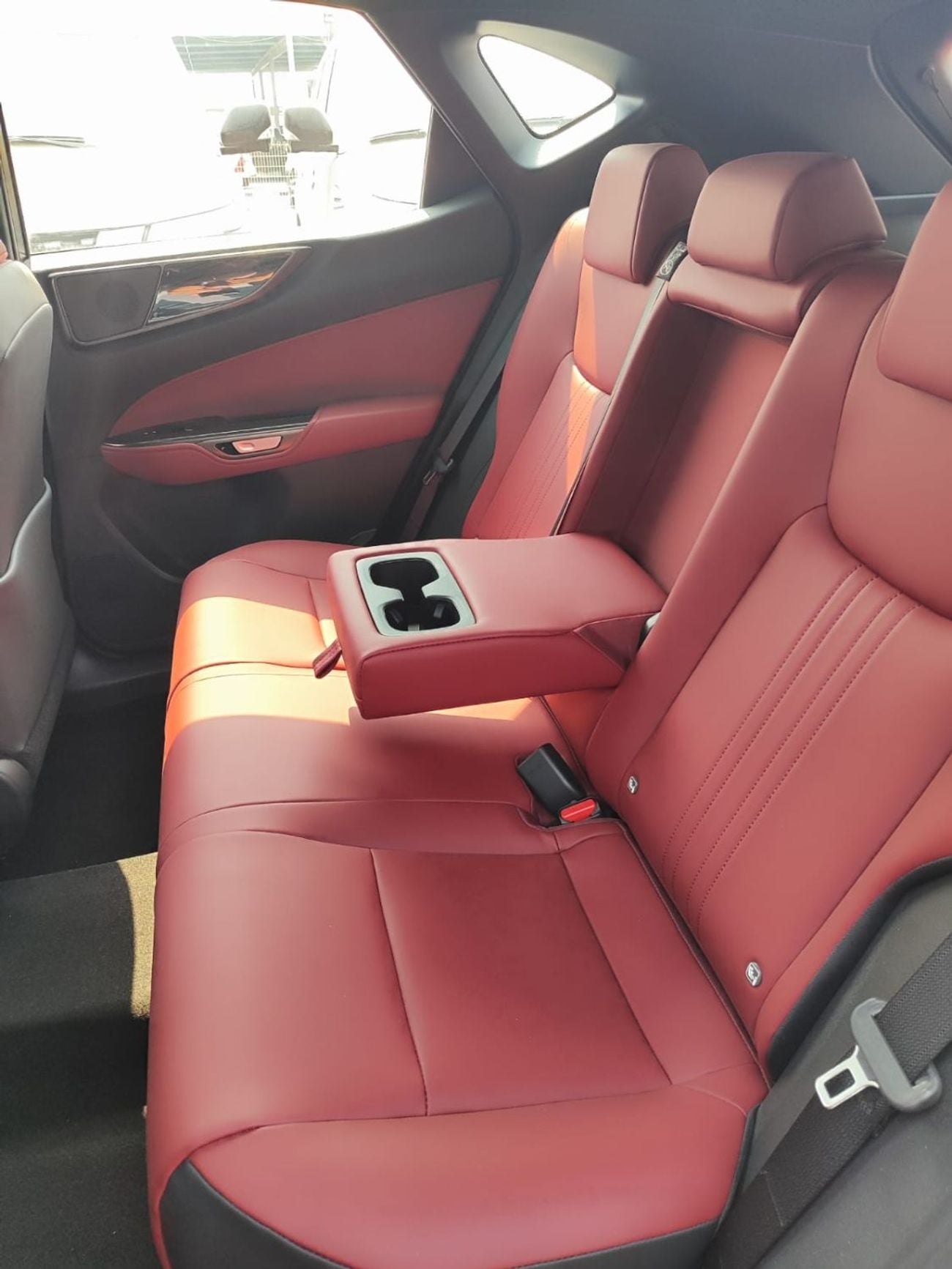 لكزس NX350 بريمير لكزس NX 350 بنزين 2.4 أوتوماتيك مع فتحة سقف | رادار | نظام مراقبة النقطة العمياء | صندوق خلفي كهربائ