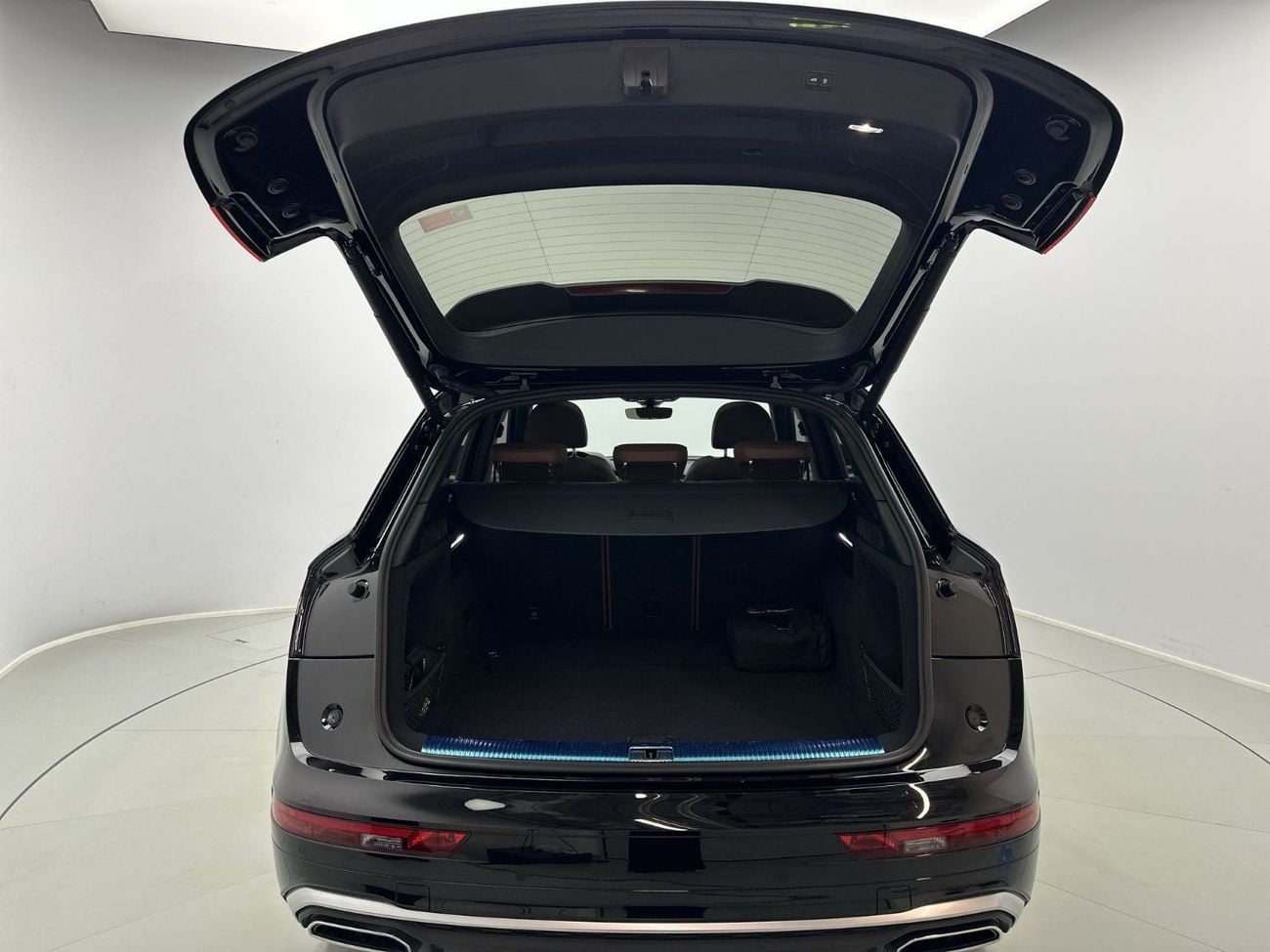 أودي Q5 45 TFSI quattro S Line 2.0L Q5 S line 45 TFSI quattro 249hp (Ref# 78371) - EXCLUSIVE OFFER