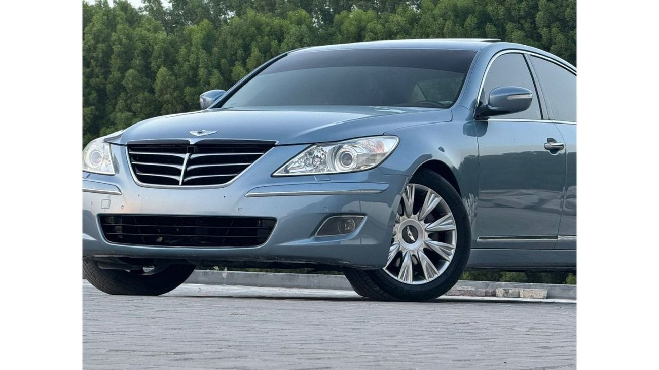 هيونداي جينيسس بحالة ممتازة من الداخل و الخارج