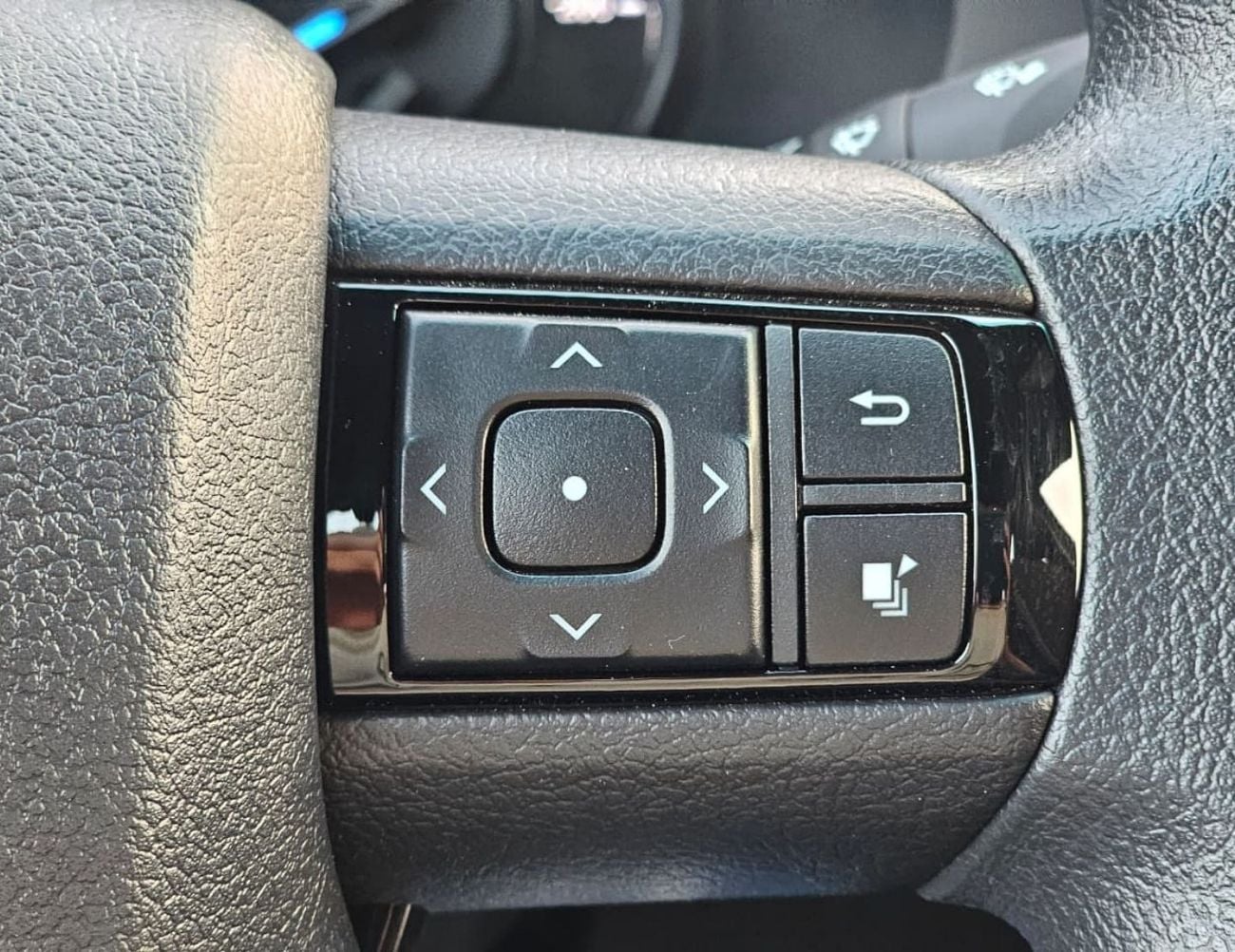 Toyota Hilux ADVENTURE EXL DOUBLE CABIN || 4.0L V6 PETROL | AIR COMPRESSOR | ROLLBAR | 360*CAMERA | FR&RR P/SENSOR (CODE#HP