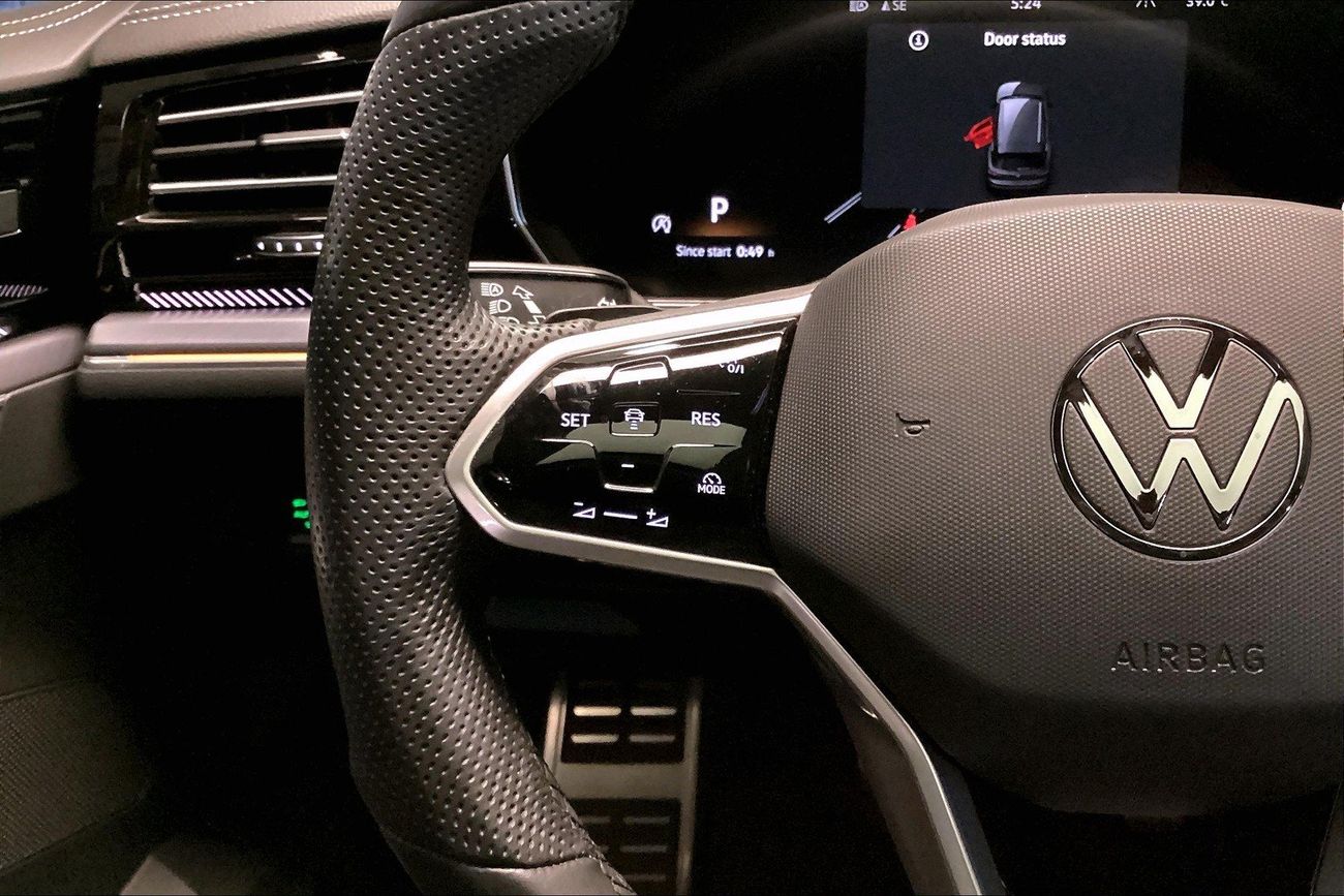 Volkswagen Touareg R-Line | upto AED 20,000 Ramadan Discount | Guaranteed Warranty | 0 Down Payment