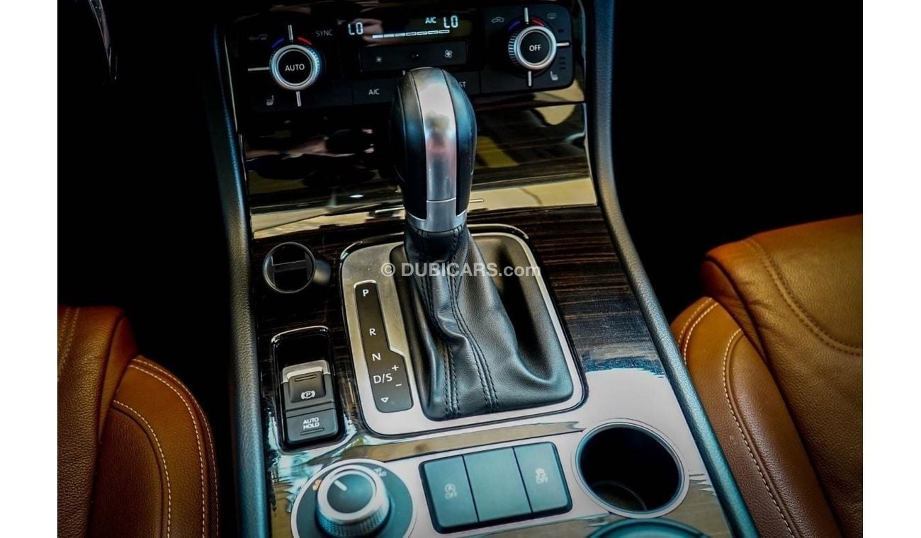 فولكس واجن طوارق SEL