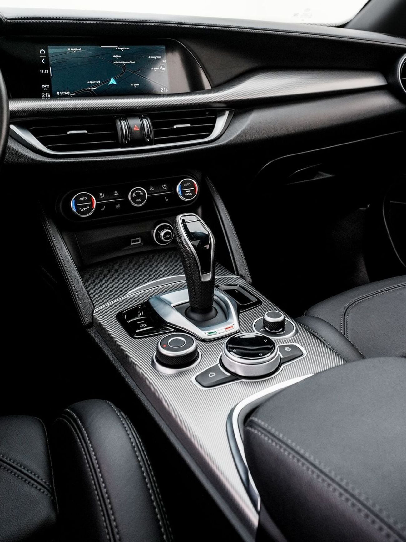 ألفا روميو ستيلفيو Veloce 2023 Alfa Romeo Stelvio Q4, 2028 Alfa Romeo Warranty, Low Kms, GCC