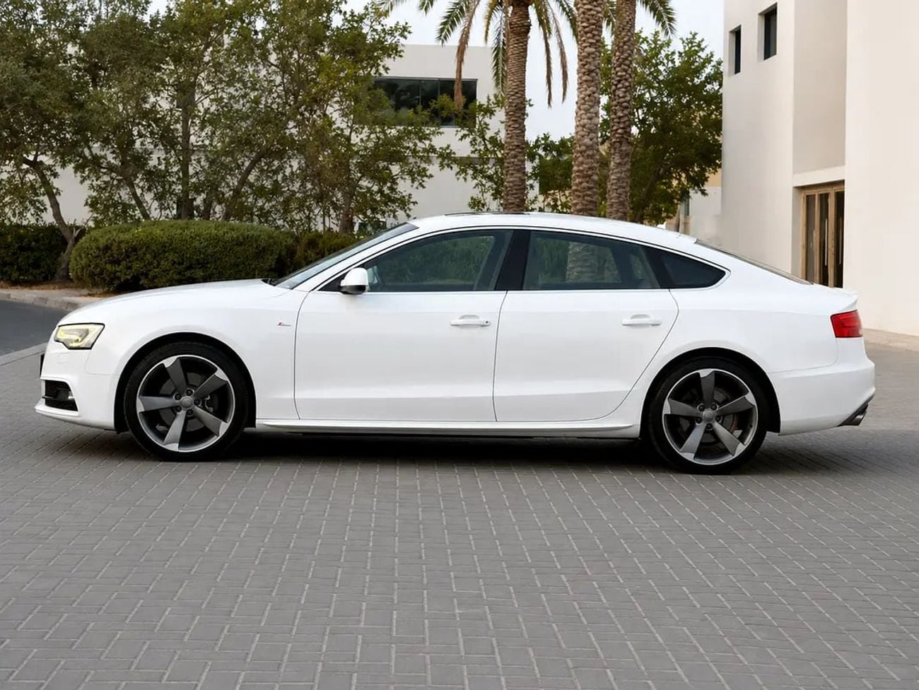 Audi A5 S-Line 2.0L TFSI GCC Specs - Excellent Condition