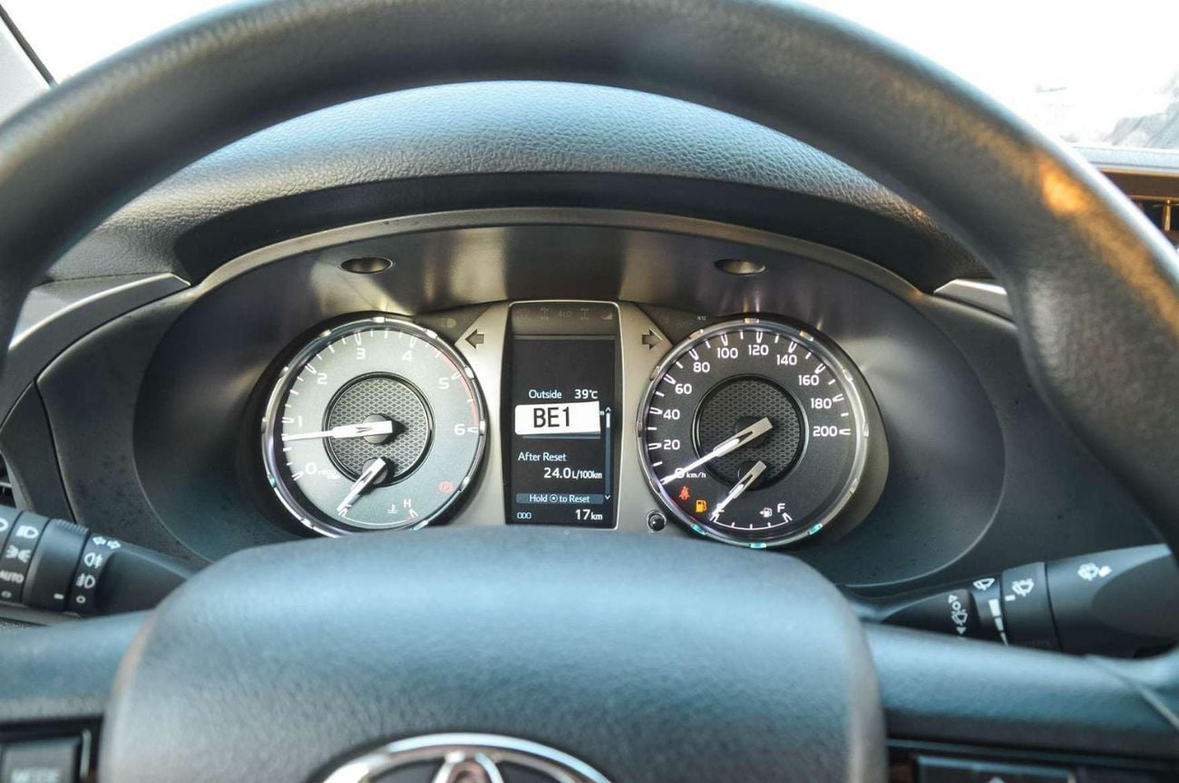 تويوتا هيلوكس SR5 2.4L 4WD DIESEL PICKUP 2026