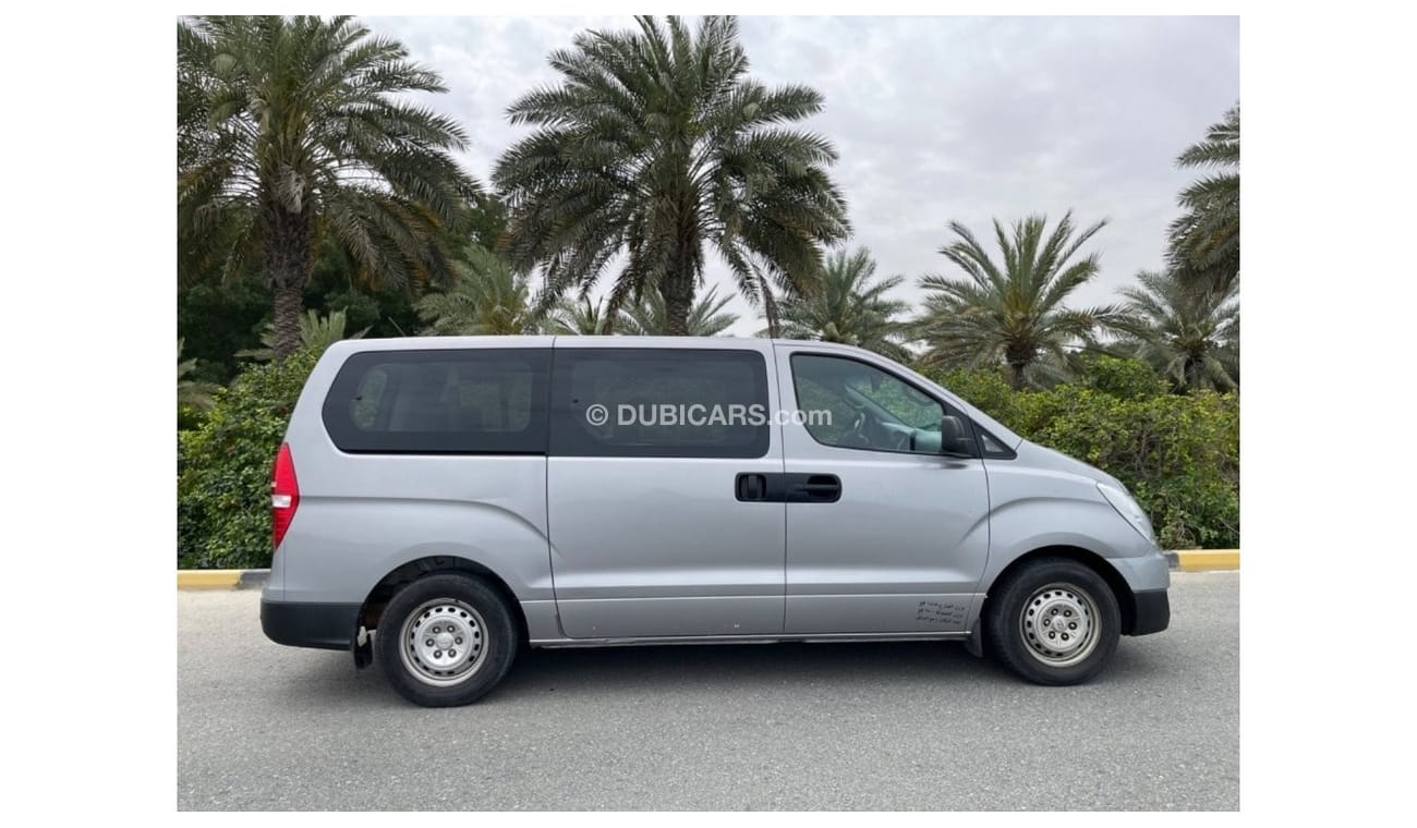 Hyundai H-1 HYUNDAI H1 2,5 (GCC SPEC) - 2018- VERY GOOD CONDITION