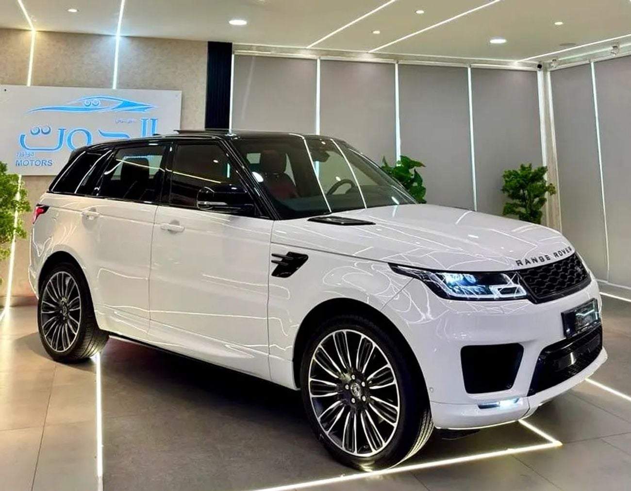 Land Rover Range Rover Sport HSE DYNAMIC AUTOBIOGRAPHY || GCC II FULLY LOADED I| PANORAMIC I| F.S.H || SCREENS II FOOTSTEPS