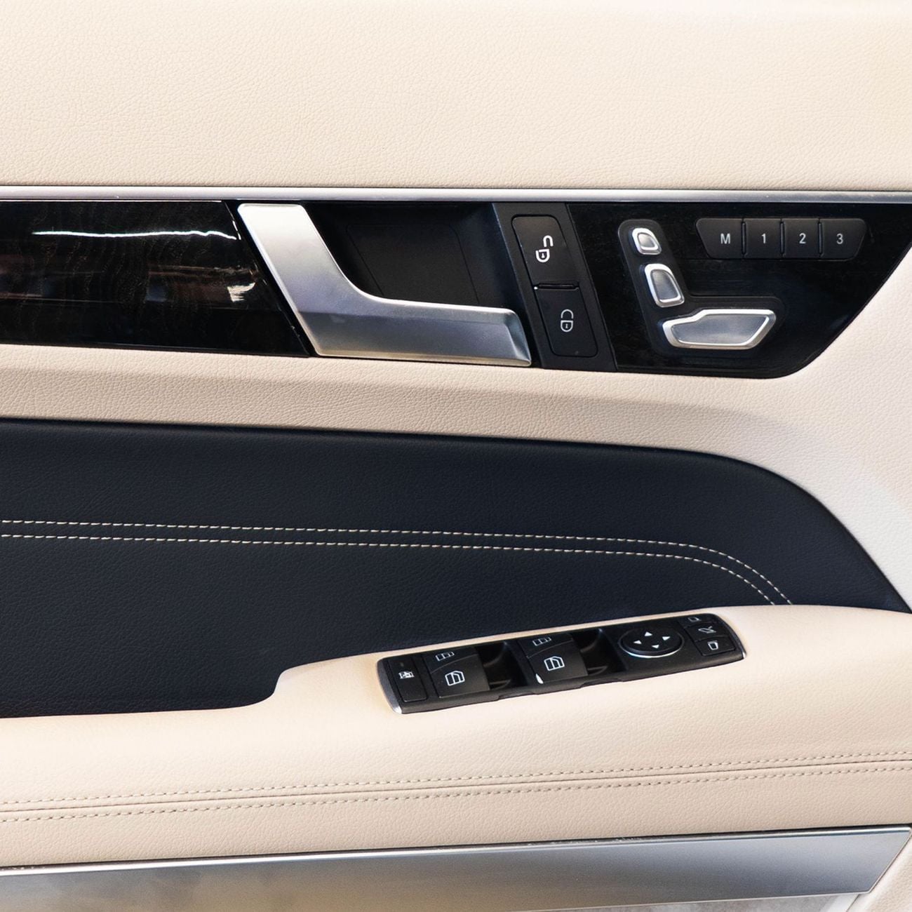 مرسيدس بنز E 250 Std 2.0L AED 45950 • Mercedes E250   • 1 Year Warranty