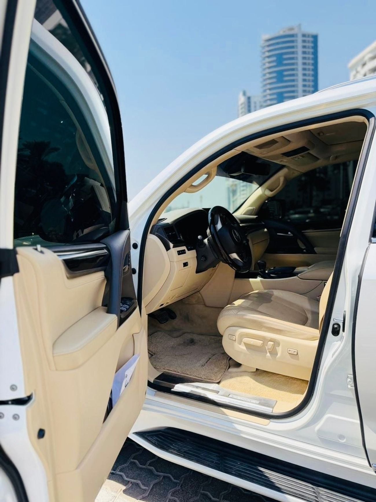 Lexus LX570 Lexus LX 570 Years 2018 platinum v8 full loaded petrol