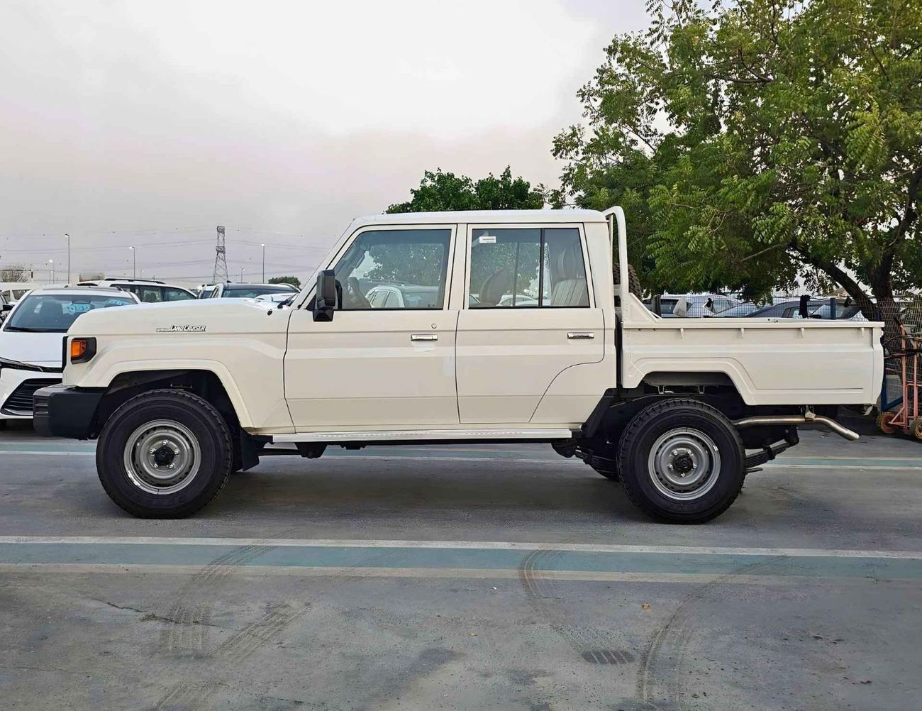 Toyota Land Cruiser Pick Up LC79 / DOUBLE CABIN / LEATHER SEATS / 4.2L V6 DIESEL M/T /4WD (CODE# LCPDD6A)