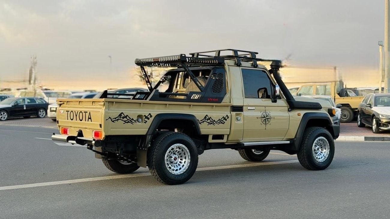 تويوتا لاند كروزر بيك آب -