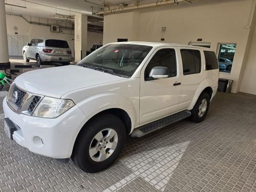 نيسان باثفايندر 4.L Engine - GCC Specs - New 5 Tires and Battery - Well Maintained