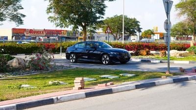 بي أم دبليو i3 2025 BMW i3 eDrive40L Night Sport | 84 kWh | 335 Hp | Range (592 Km) | Warranty & Service