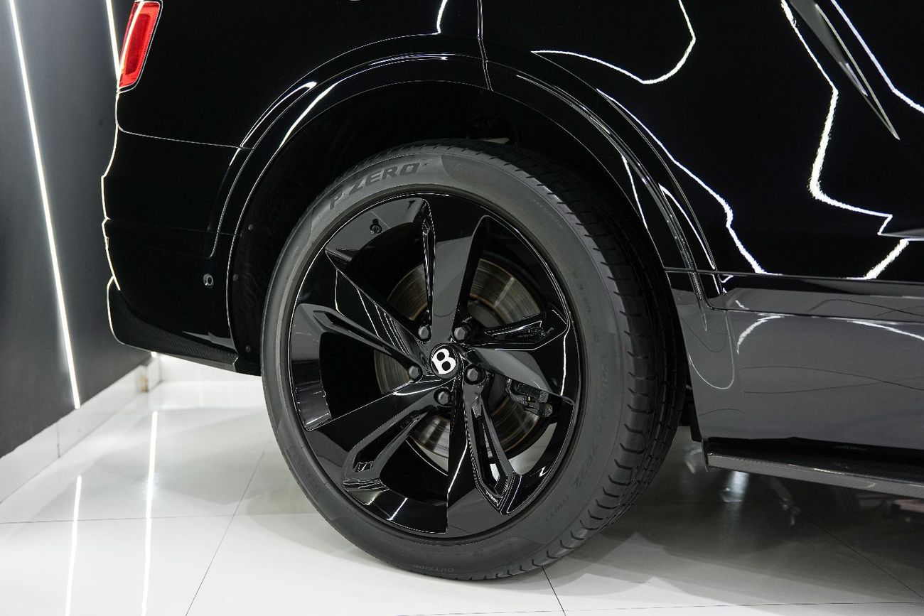 Bentley Bentayga 2018 Bentley Bentayga W12, Carbon Fiber Exterior, Rear-Seat Entertainment/Picnic Tables, GCC Specs!!