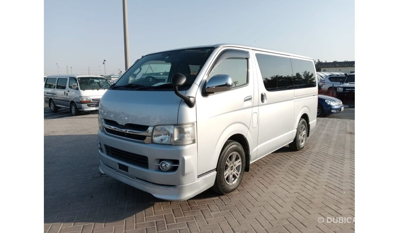 تويوتا هاياس TOYOTA HIACE RIGHT HAND DRIVE (PM950)