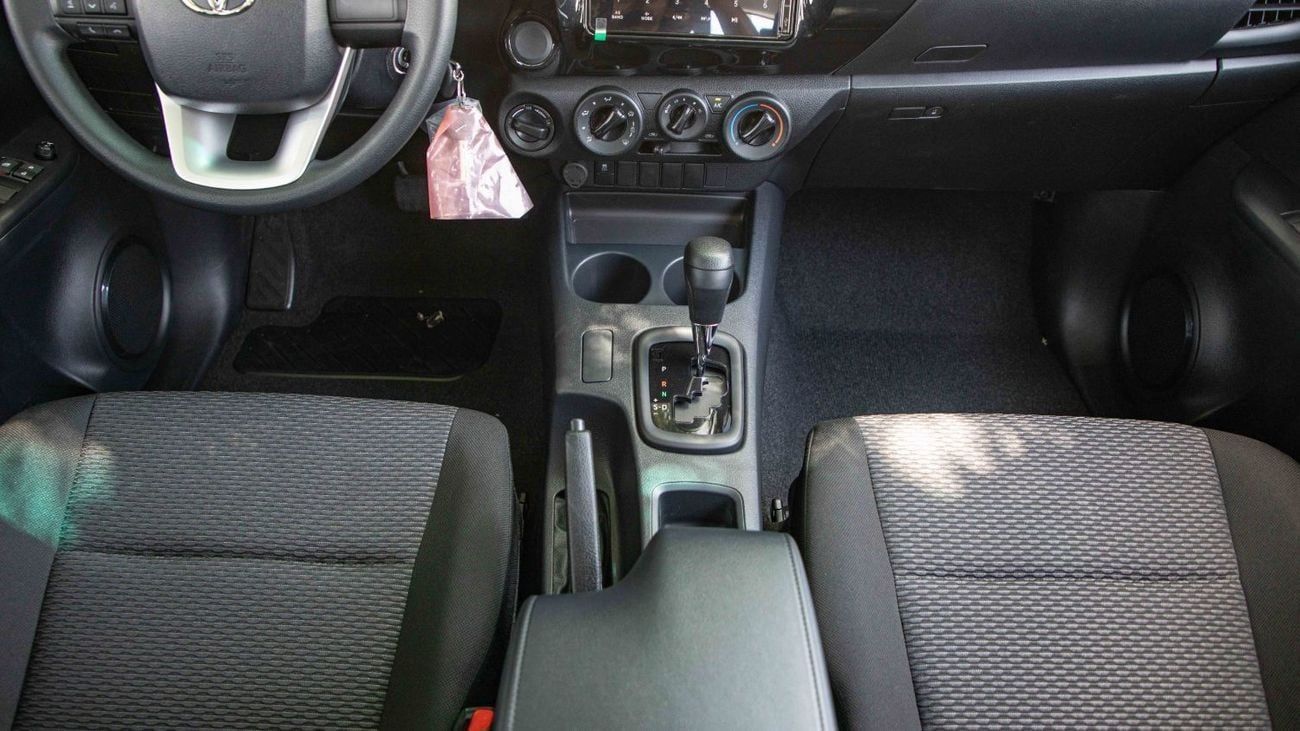 تويوتا هيلوكس DLX 2.4L DOUBLE CAB BASIC A/T