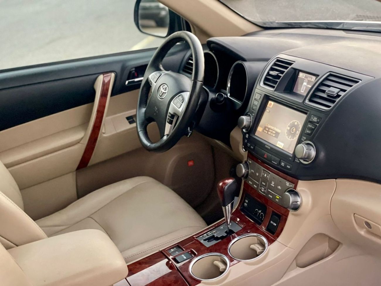 تويوتا هايلاندر 2012 Toyota Highlander Limited Edition Full Option - 3.5L V6 AWD 4x4 - 7 Seater Electric Seats 