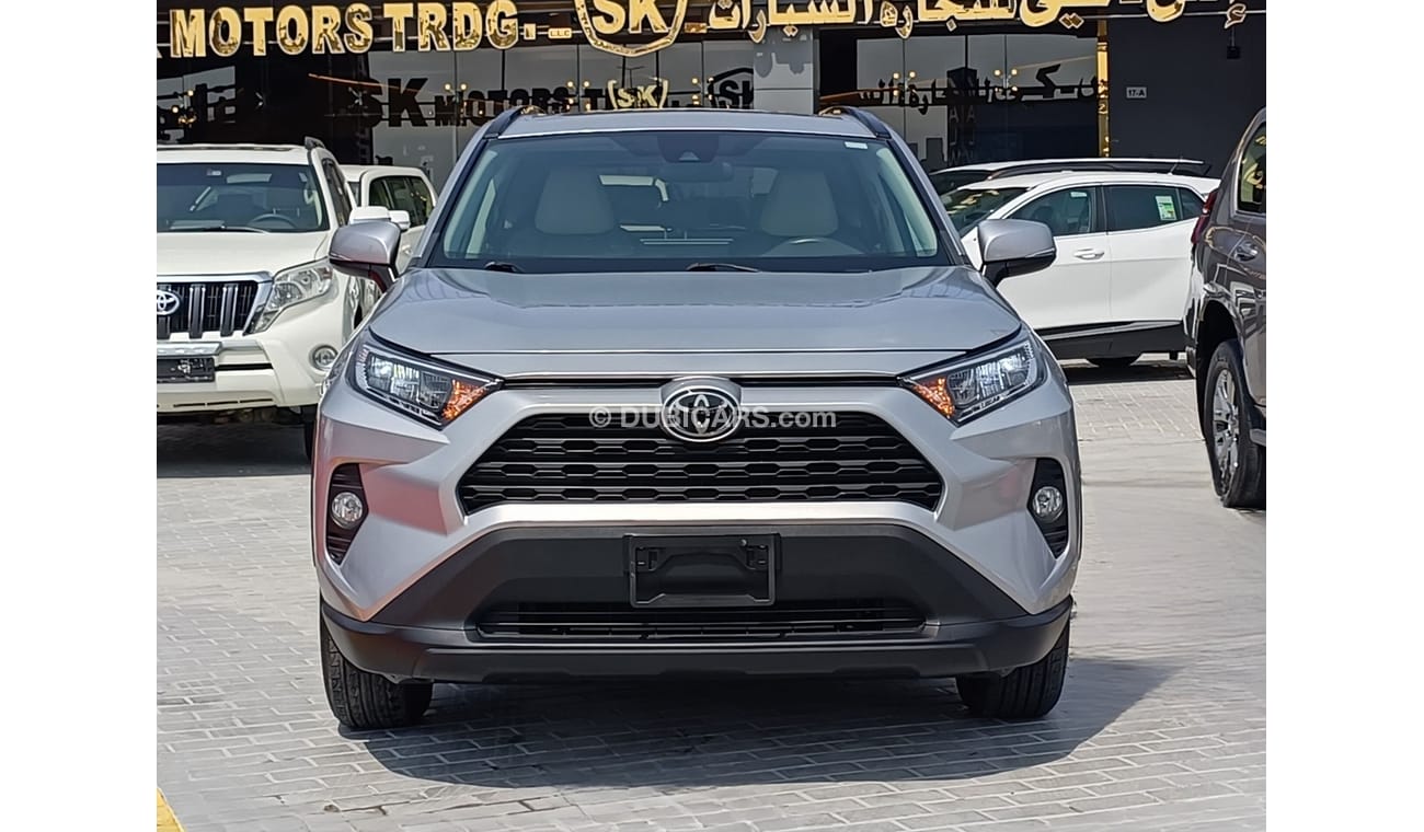 تويوتا راف ٤ XLE FULL SUNROOF / 1 YEAR WARANTY */ REGISTERATION / INSURANCE FREE (LOT # 41046)