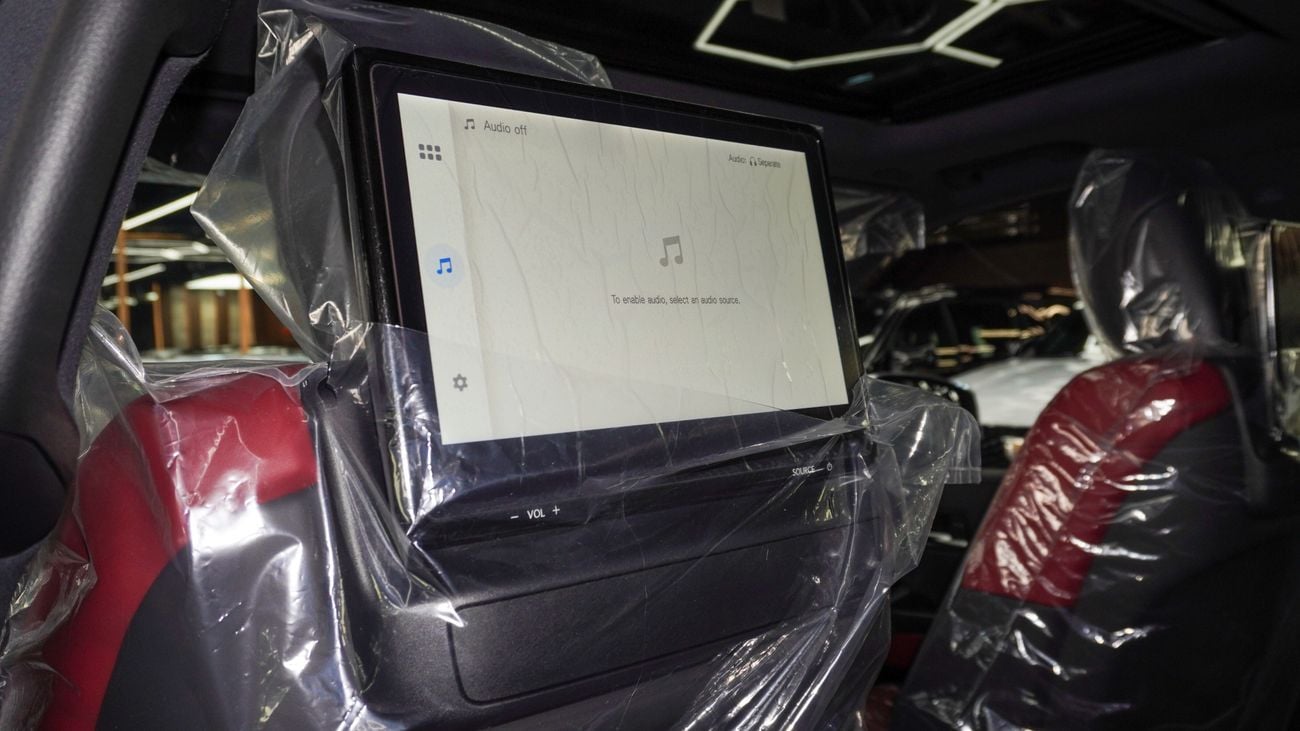 Toyota Land Cruiser VXR 3.5 L Twin Turbo V6