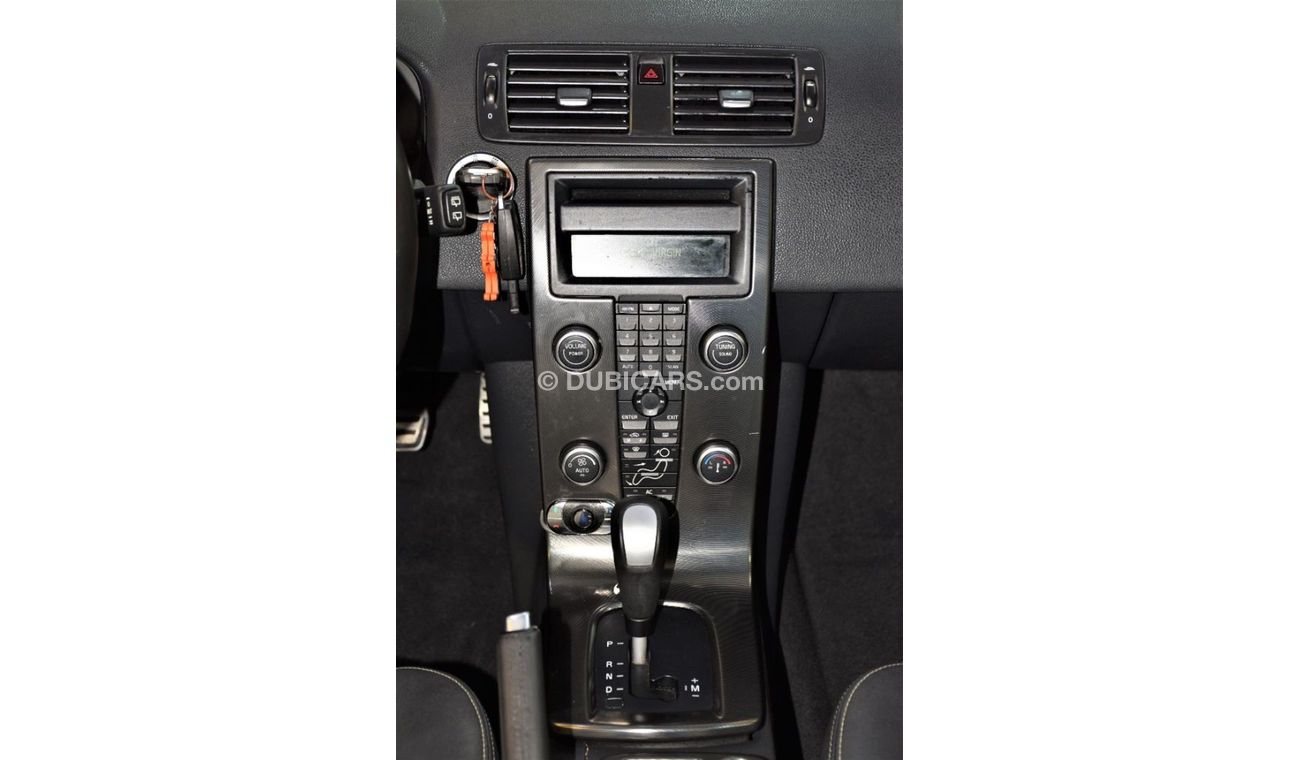 Volvo C30 VERY LOW MILEAGE ONLY 78,000 KM! ( FULL SERVICE HISTORY ) Volvo C30 R-Design 2009 Model!! in Silver 