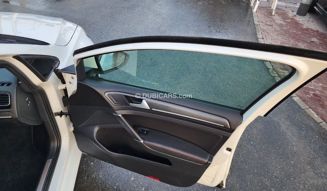 Volkswagen Golf Volkswagen Golf GTI P1 _Gcc_2018_Excellent_Condition _Full option