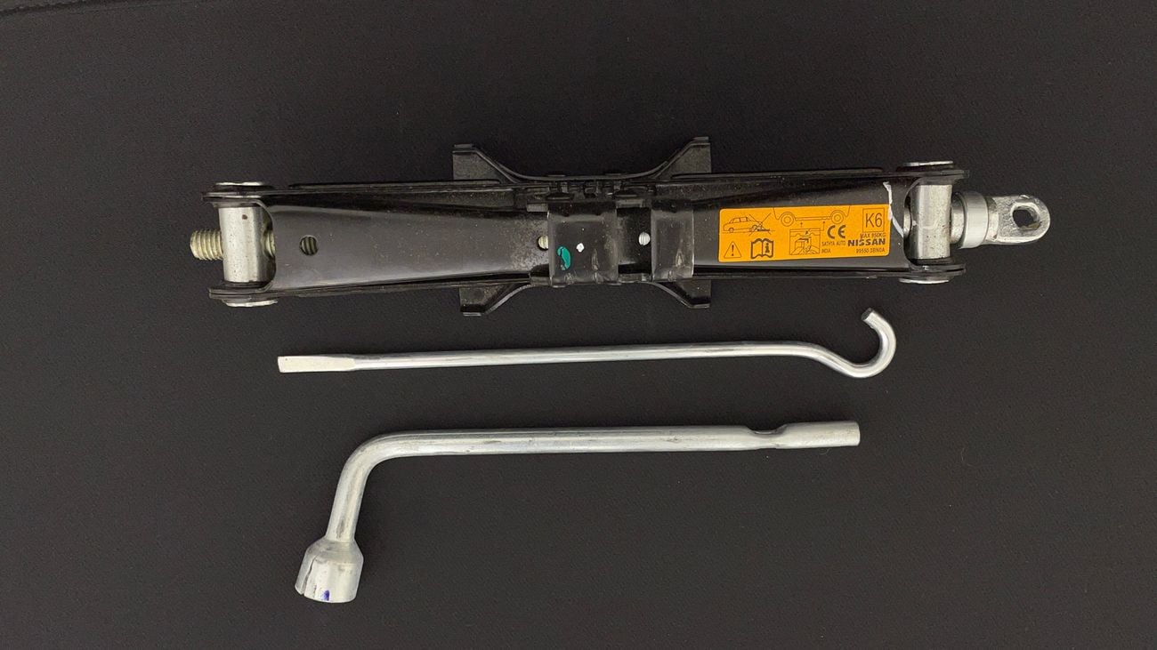 نيسان صني SV 1.5 | بدون دفعة مقدمة | اختبار القيادة في المنزل