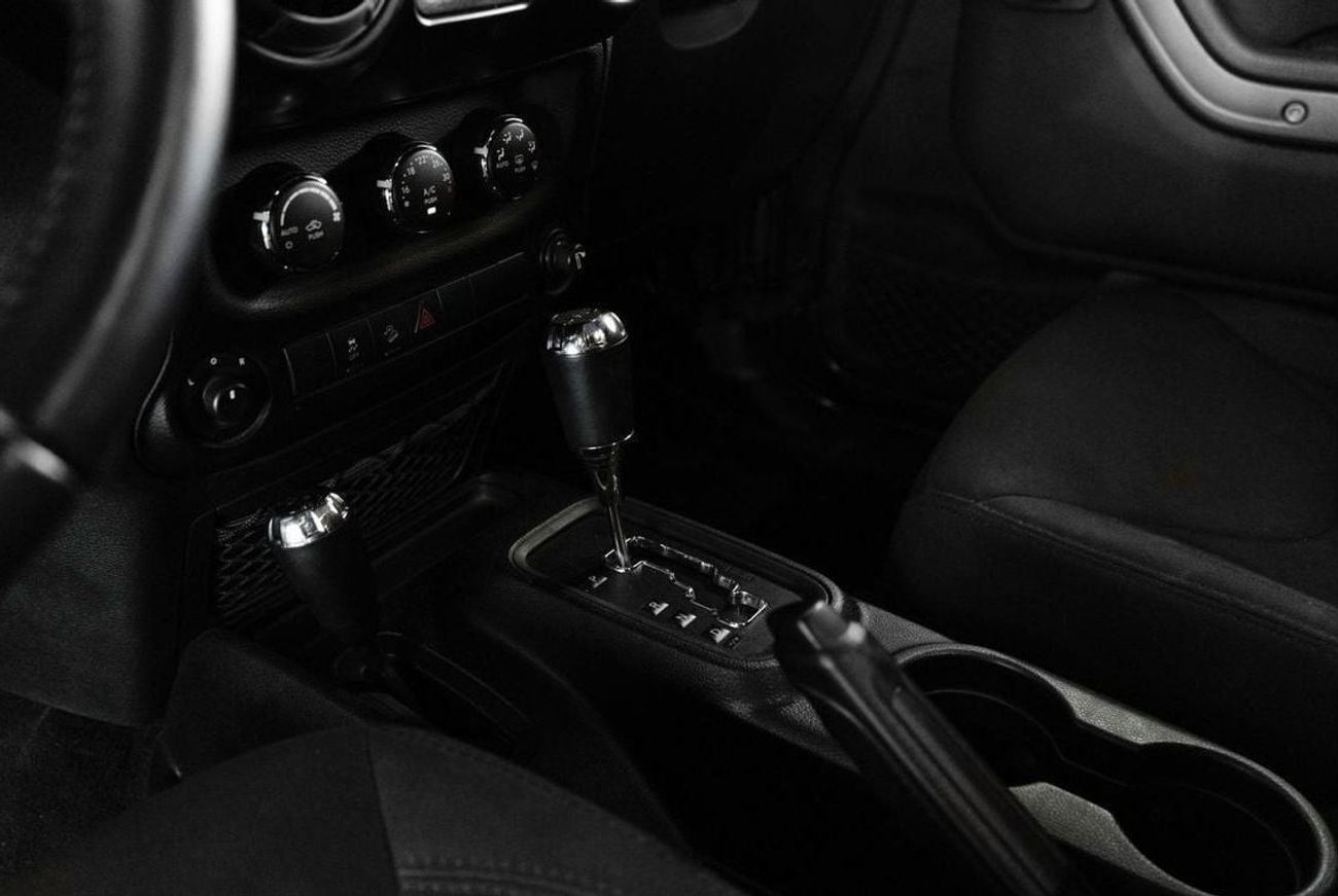 Jeep Wrangler Sport S 3.6L A/T