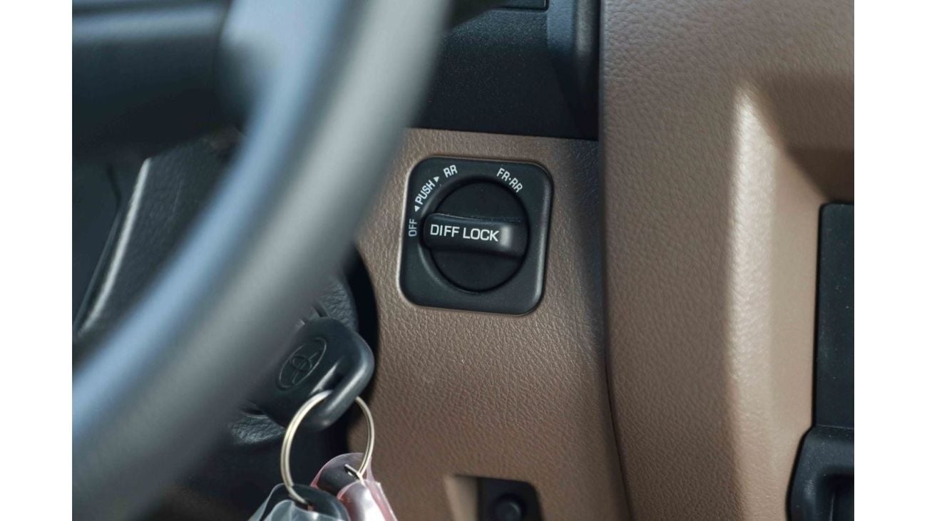 تويوتا لاند كروزر بيك آب 2024 Toyota LC79 4X4 Double Cab 4.5 V8 - بيج من الداخل بيج | للتصدير فقط