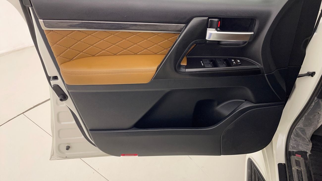 تويوتا لاند كروزر GXR GRAND TOURING 4 | بدون دفعة مقدمة | اختبار القيادة في المنزل