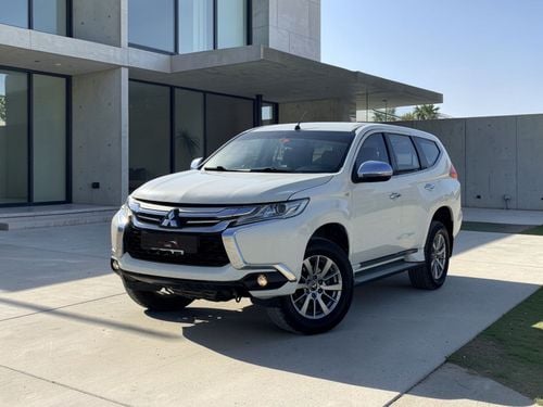 Mitsubishi Montero Sport GLS Mid 3.0L MITSUBISHI MONTERO SPORT | 3.0L V6 – 216 BHP | 2016 | GCC SPECS