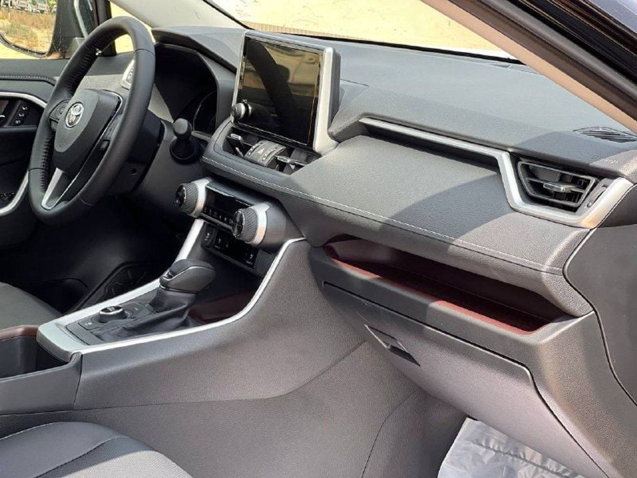 تويوتا راف ٤ 2.5L HEV A/T // 2025 // FULL OPTION WITH PANORAMIC , DVD&BACK CAMERA , COOLING SEATS //SPECIAL OFFER