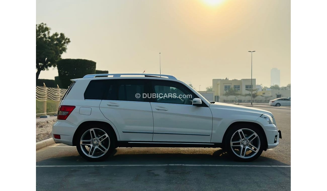 مرسيدس بنز GLK 350 MERCEDES BENZ GLK 350 3.5L V6 AMG || ORIGINAL PAINT || 4MATIC || GCC || FULL SERVICE HISTORY