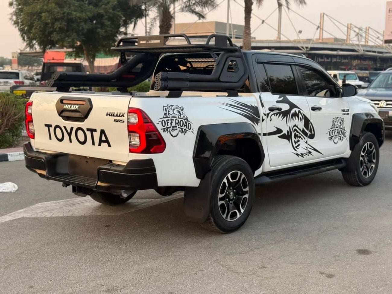 تويوتا هيلوكس TOYOTA HILUX PICK UP SR5 GR SEATS 2024 WHITE 4WD AT DIESEL = RIGHT HAND