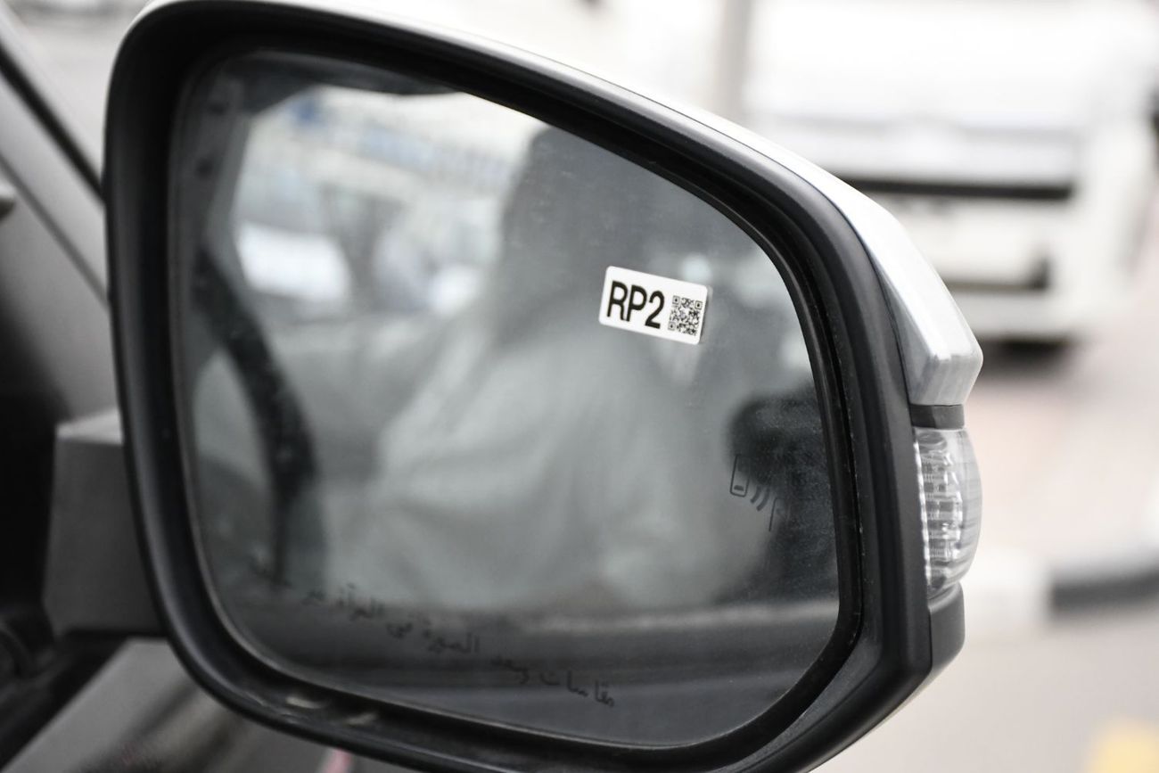 تويوتا هيلوكس 2.7L V4 Automatic with BSM Full option (Ready Stock)