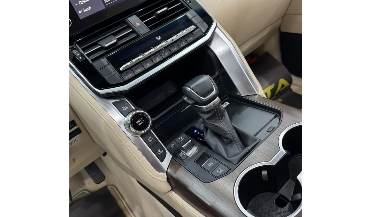 تويوتا لاند كروزر 2024 Toyota Land Cruiser GXR V6, April 2028 Toyota Warranty + Service Pack, Low Kms, GCC