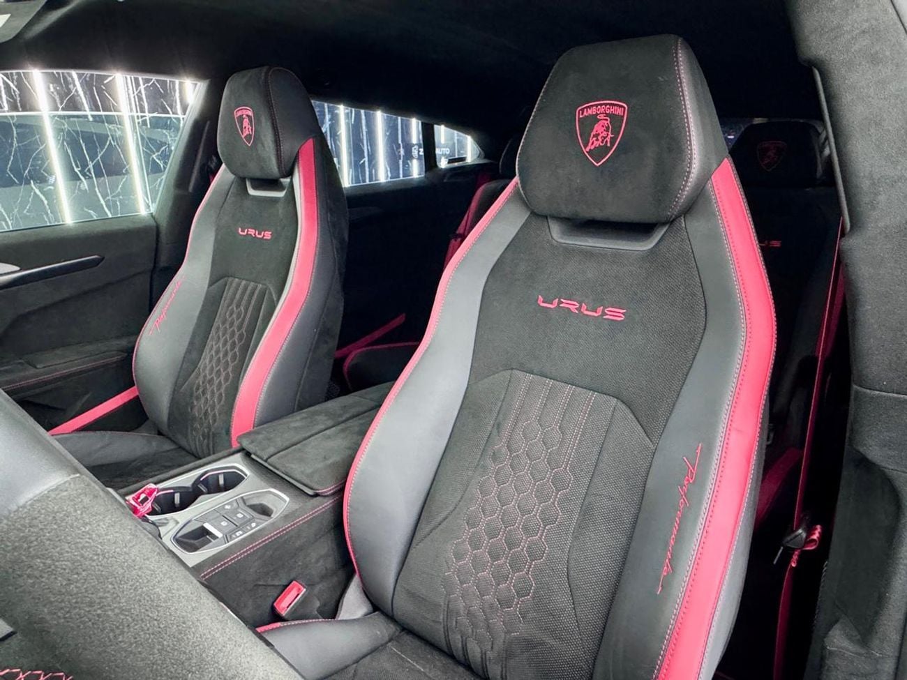 لامبورغيني اوروس 4.0T V8 Performante