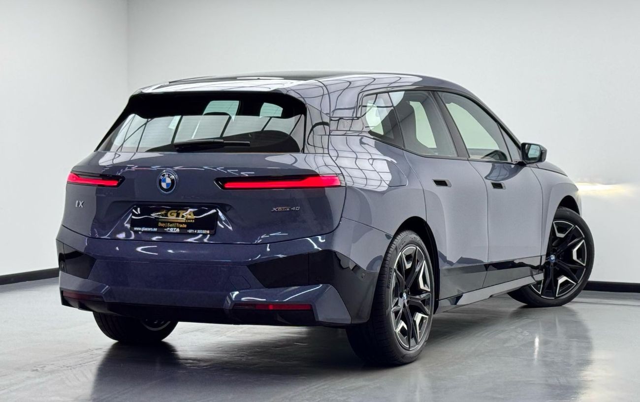 بي أم دبليو iX xDrive40 2023 BMW iX xDrive40, 2027 BMW Warranty, 2028 BMW Service Pack, Very Low Kms, GCC