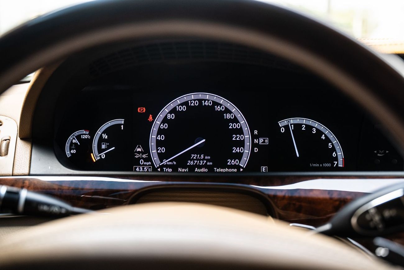 مرسيدس بنز S 500 AMG 4.7L V8 AMG GCC 2013 In Good Condition