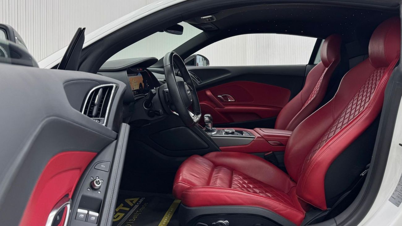 Audi R8 Sport Black Edition V10 (540 HP) 2018 Audi R8 Sport Black Edition V10, Warranty, Full Audi Service H