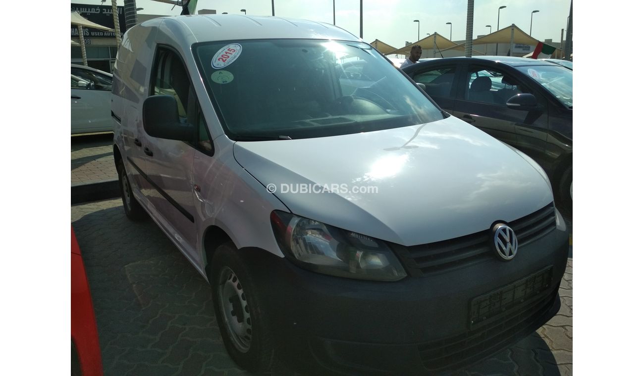 فولكس واجن كادي 2015 ابيض خليجى حالة وكالة بدون صبغ بدون حوادث ممتاذة