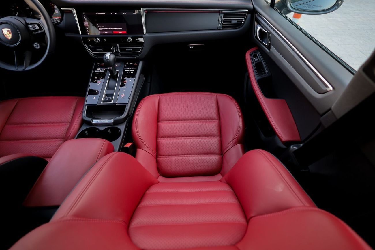 Porsche Macan Porsche Macan T 2023 GCC under Agency Warranty with Flexible Down-Payment/ Flood Free.