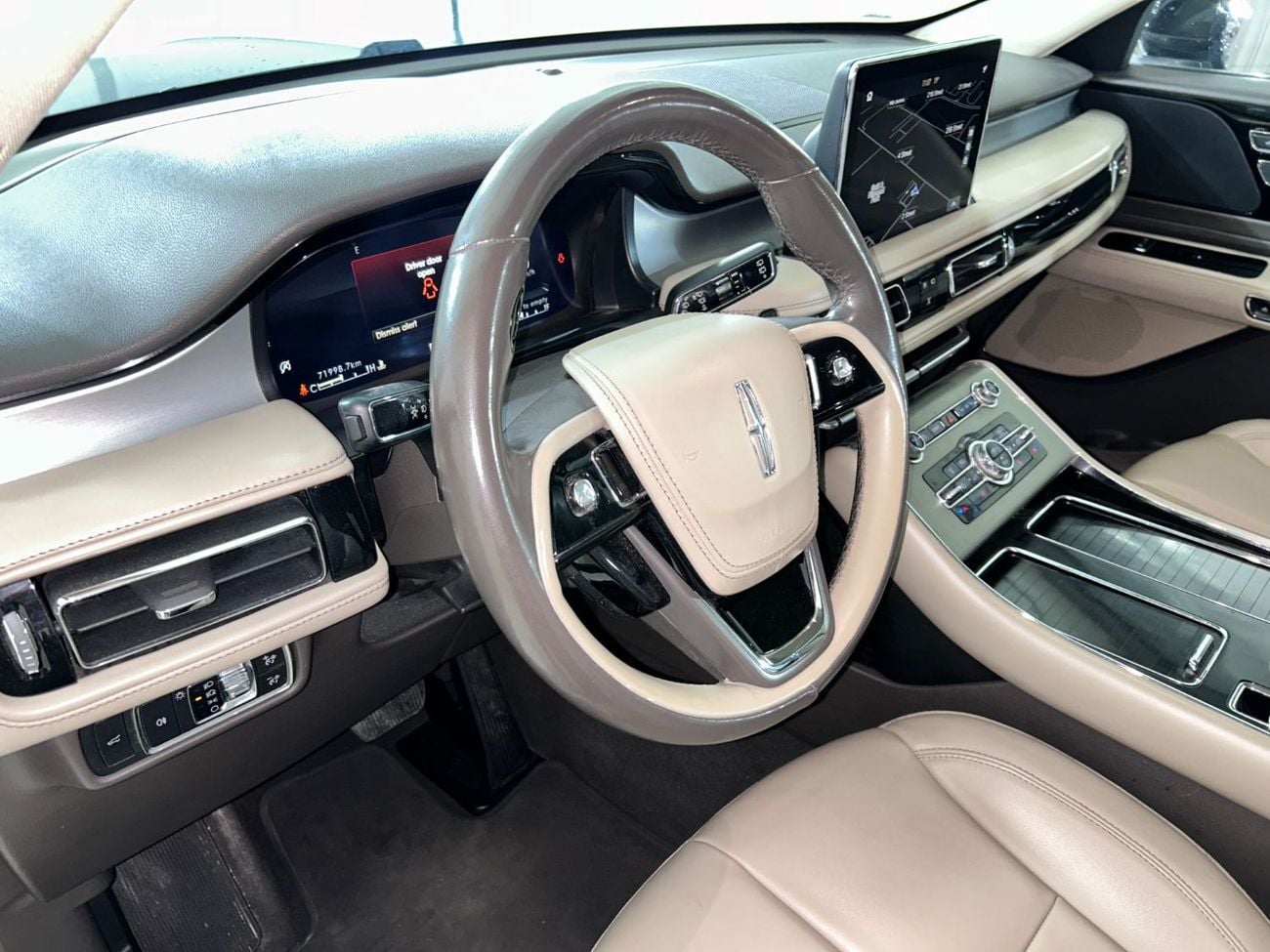 لينكولن أفياتور Std 3.0L AVI121 / FREE Insurance + Registration / AL TAYER MOTORS / AL QOUZ SHOWROOM